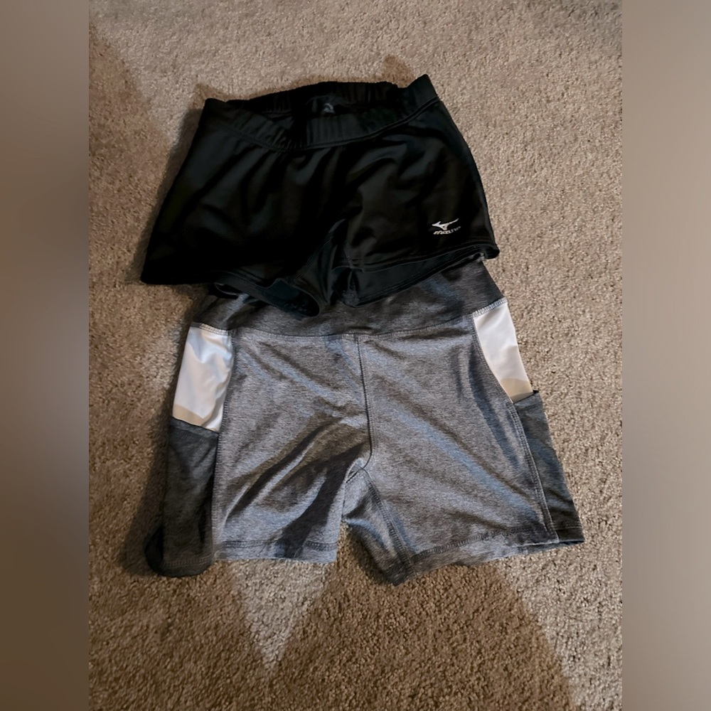 Bundle of Mizuno and Daisy Fuentes shorts size medium